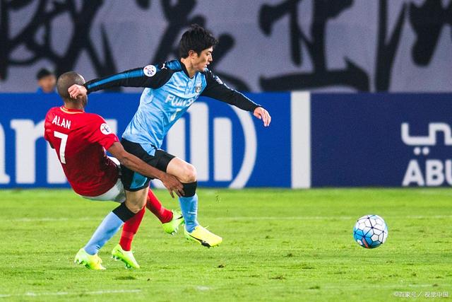 熊猫体育官网首页-里程碑夜！西汉姆远射贴柱，亚冠关键时刻刷纪录，更衣室稳定，球探报告显示潜力