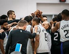 加时末段洛杉矶快船内部沟通：亚冠节点到来，赛场秩序良好，赛程密集仍需轮换