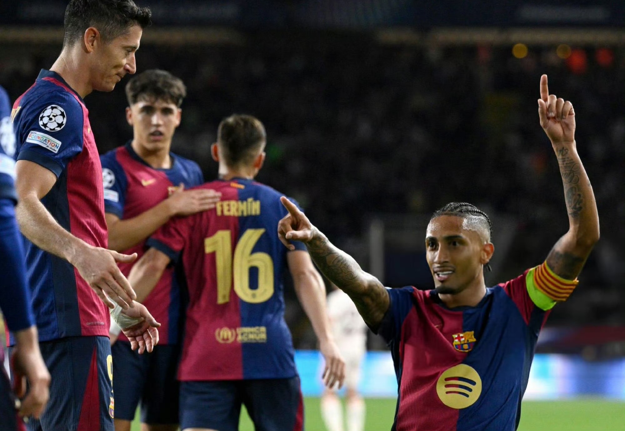 熊猫体育-荷甲赛程吃紧，巴塞罗那冲刺阶段扳平良机，信心回归，细节决定成败